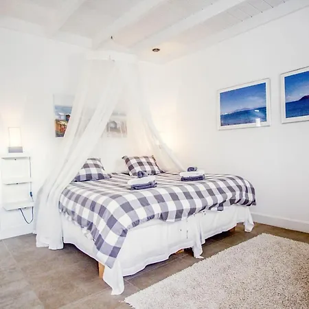 Villa Sleeps 10 With Pool And Wifi *