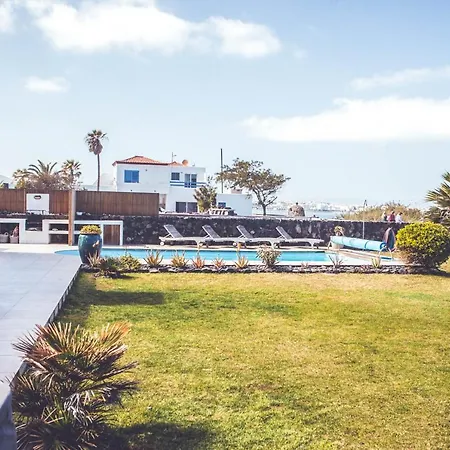 Sleeps 10 With Pool And Wifi Villa