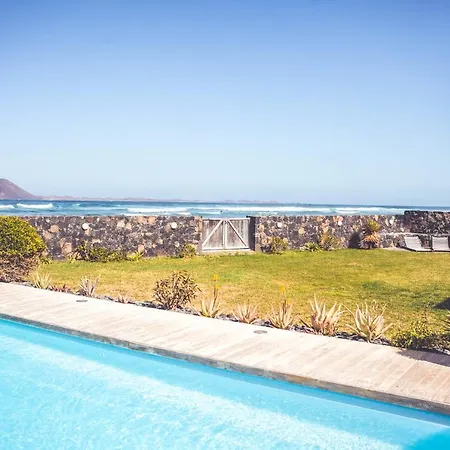 Sleeps 10 With Pool And Wifi *