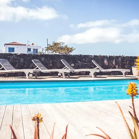 Sleeps 10 With Pool And Wifi Villa