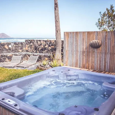 Sleeps 10 With Pool And Wifi *